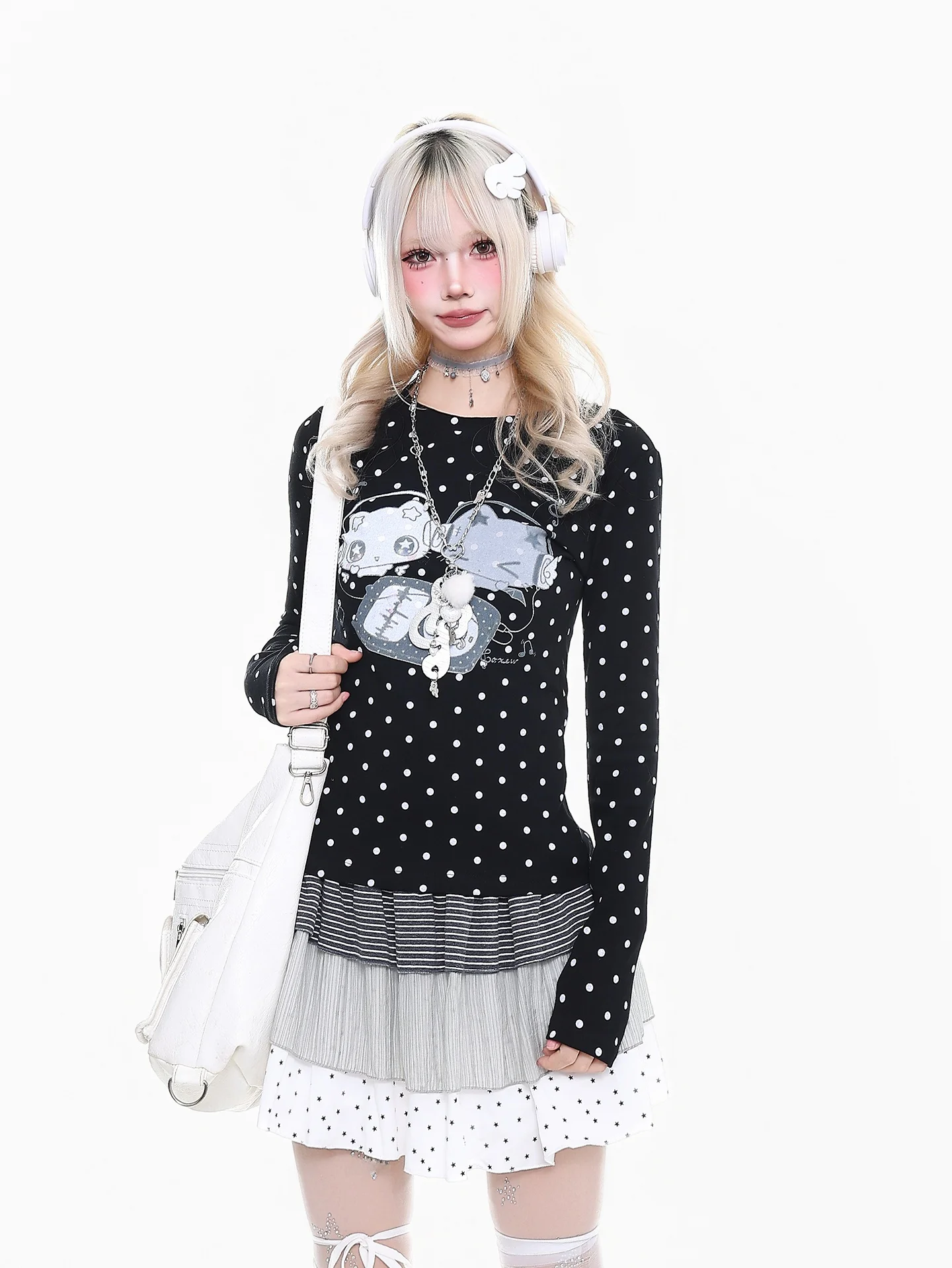 Y2K風ドット柄長袖Tシャツ【春用・女性向け・フィット】