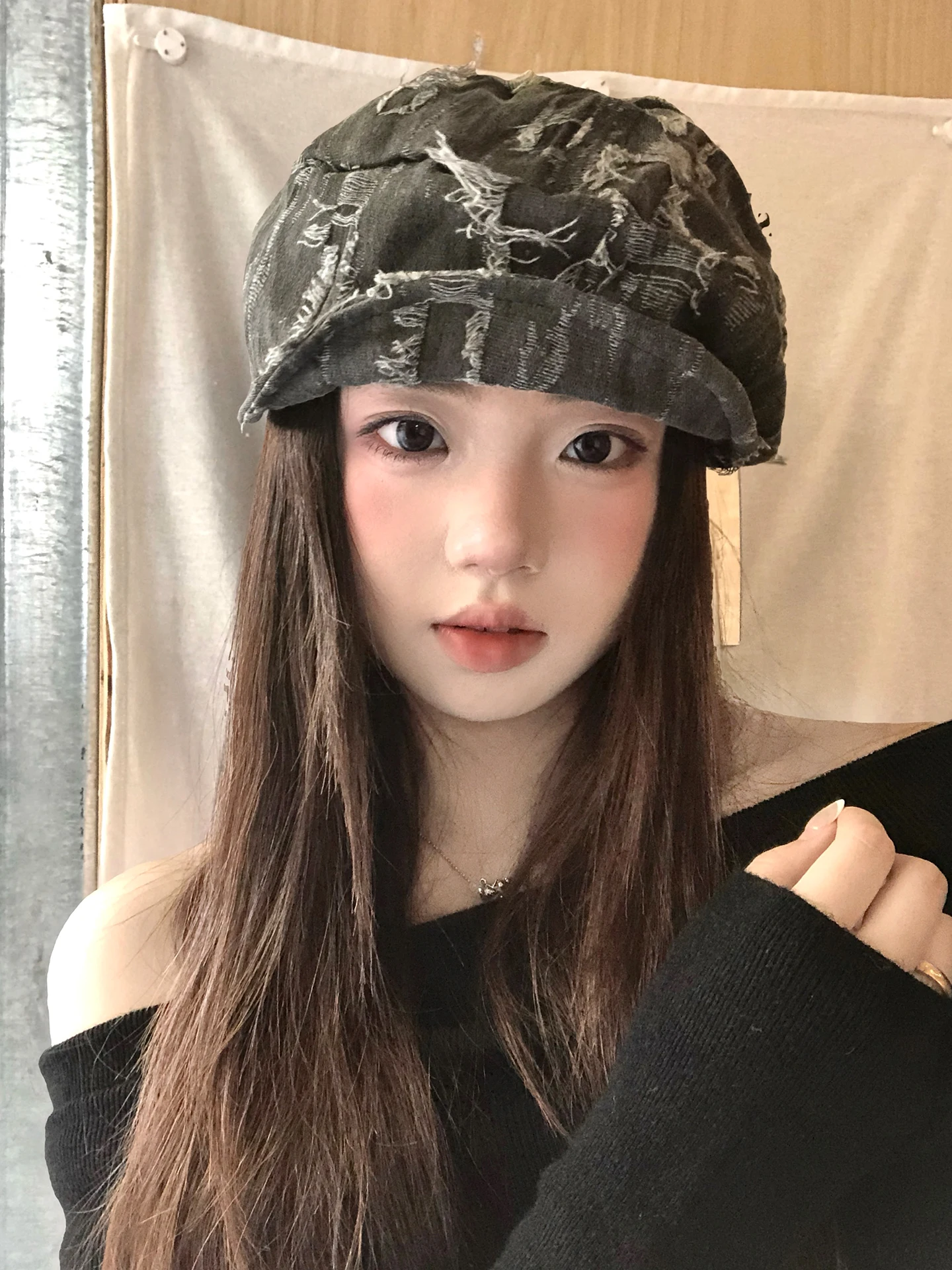 リンガーハットをどう選ぶ？レトロなアシンメトリックベレー帽が、日常の「ちょっとした気分転換」にぴったり