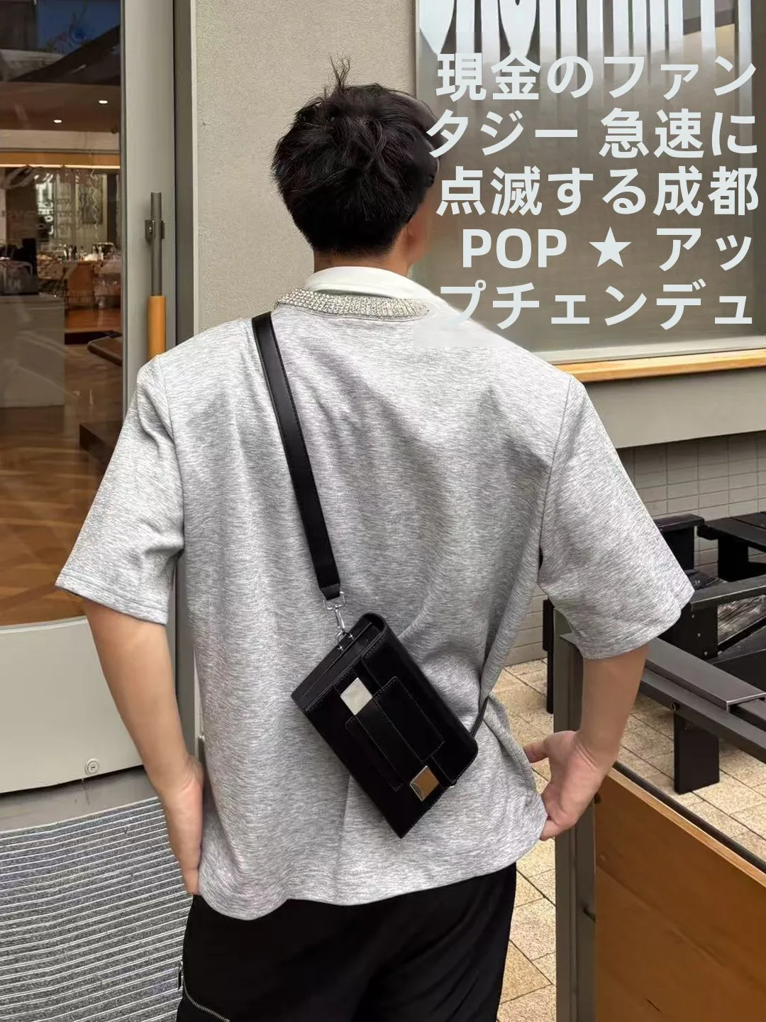 どんな服にも合うショルダーバッグを選ぶなら、ベージュとグリーンのどちらがおすすめ？