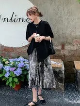 スタイリッシュなTシャツとスカートの二点組み合わせ【上品で若々しいデザイン・小柄女性向け・ファッション】
（セットアップ対応）
