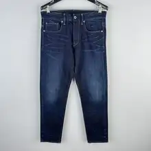 シンプルなデザインのストレートデニムパンツ【メンズ・カジュアル・フィット】
