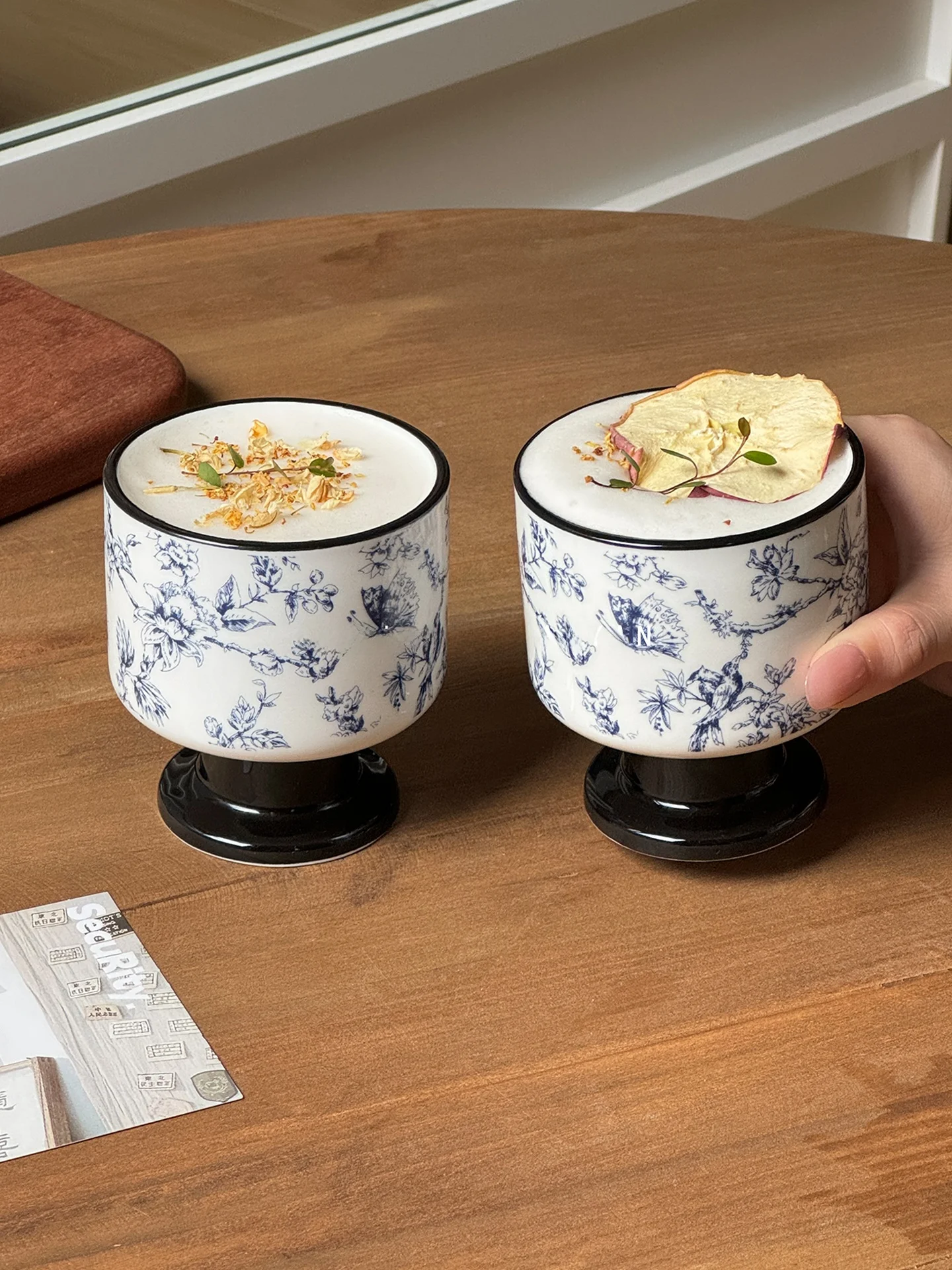 青花模様の陶器マグカップ：中華風の高級感と保温性能を実際の使い方で検証
