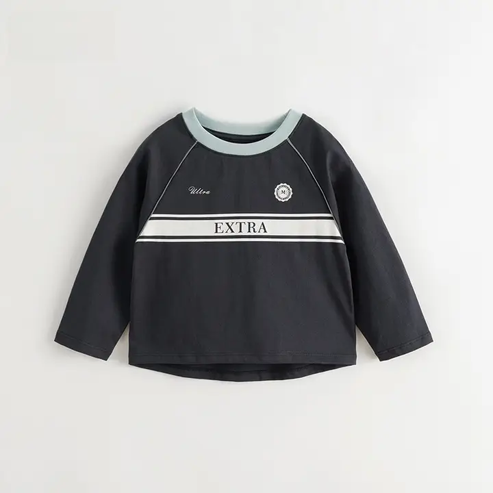 アメリカンスタイルの女児長袖Tシャツ【スポーティ・秋用】