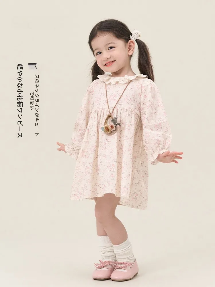 とても可愛いフラワープリントの女の子用ワンピース：シーン 子供服 おすすめと通気性の実証