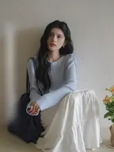 ブルーのリボン付き長袖ニットトップス【春用・薄手・女性用】