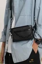 高級感あるミニボックスショルダーバッグ【チェーン装飾・コンパクトデザイン】