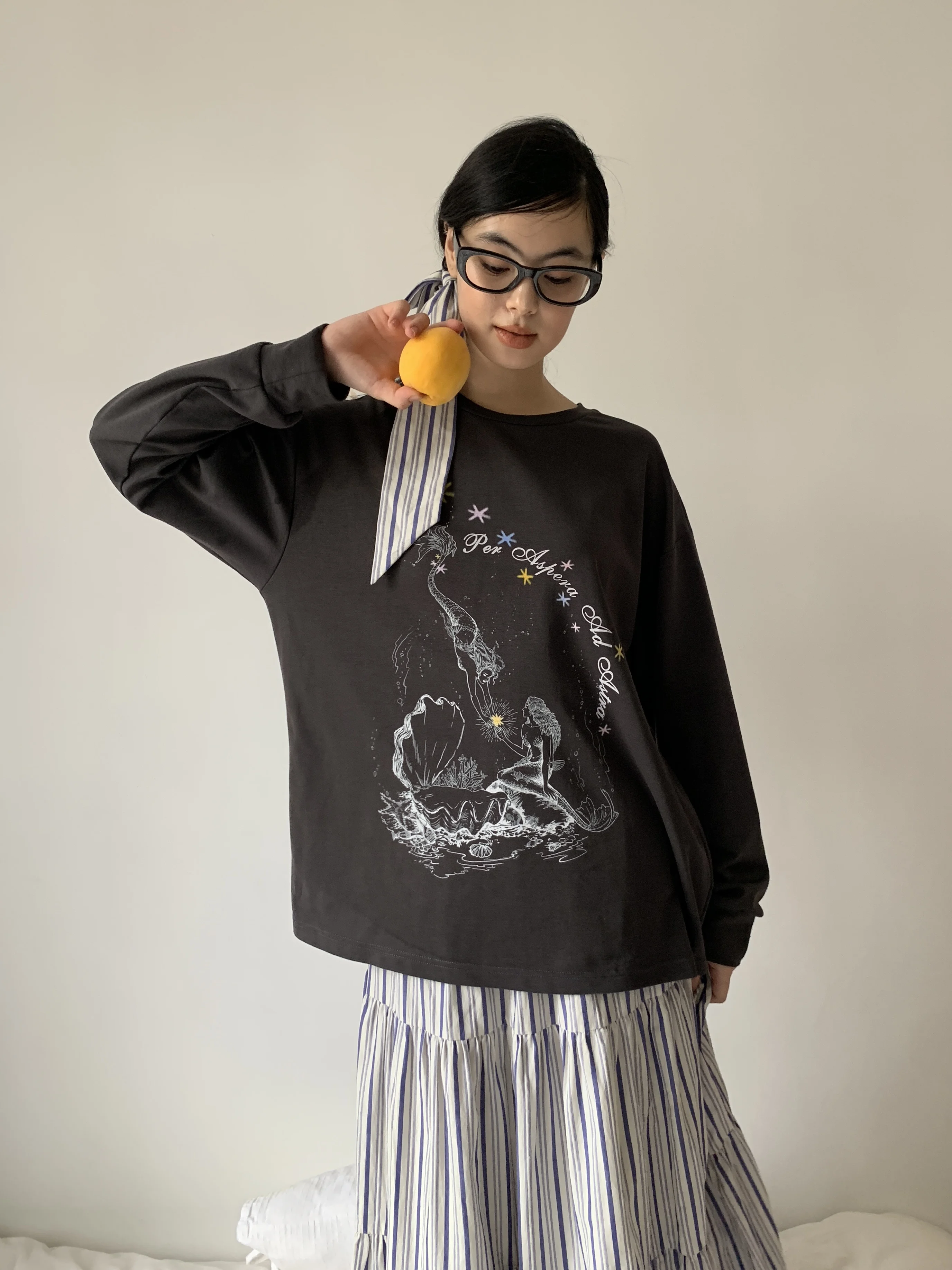 リメイクTシャツをワンピースに変える方法は？美人魚デザインの長袖Tシャツが解決するリアルな悩み