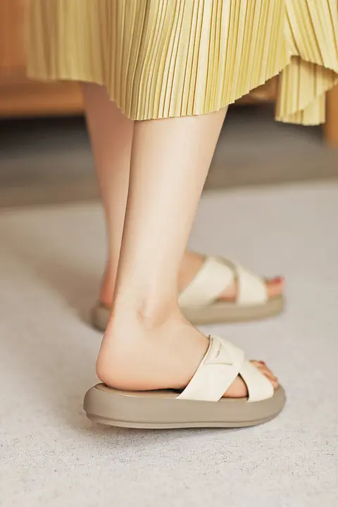 本革製 女性用夏用厚底サンダル【滑り止め・妊婦対応・ファッション】