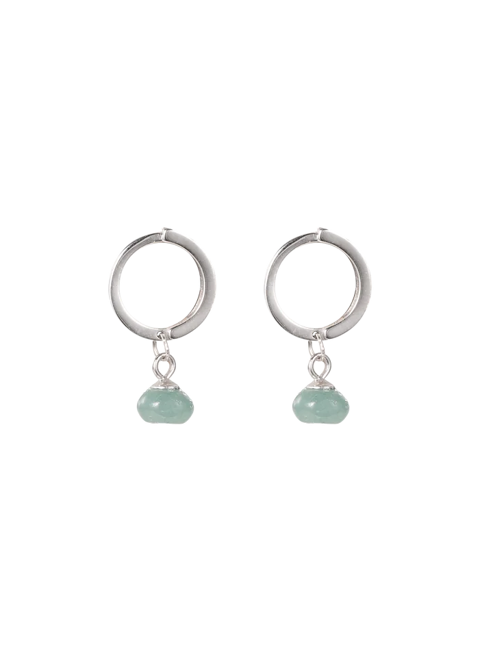 ブルー水翡翠の円形925純銀イヤリング【防アレルギー・クラシックデザイン・小ぶり】