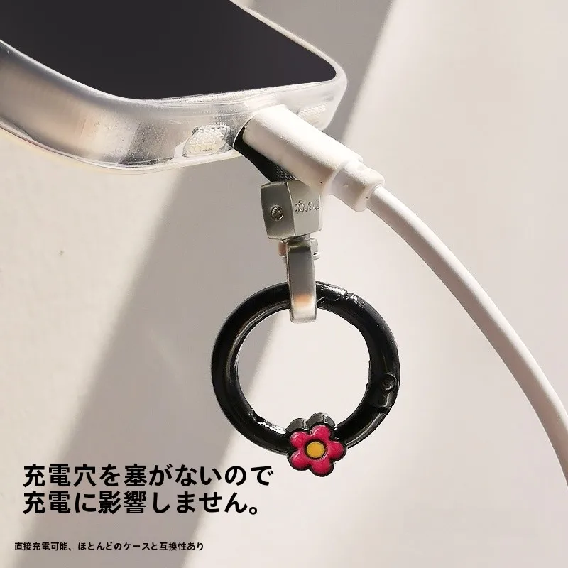 携帯の後ろにつけるやつ：珍格の花模様丸型ストラップクリップが解決する実用性の課題
