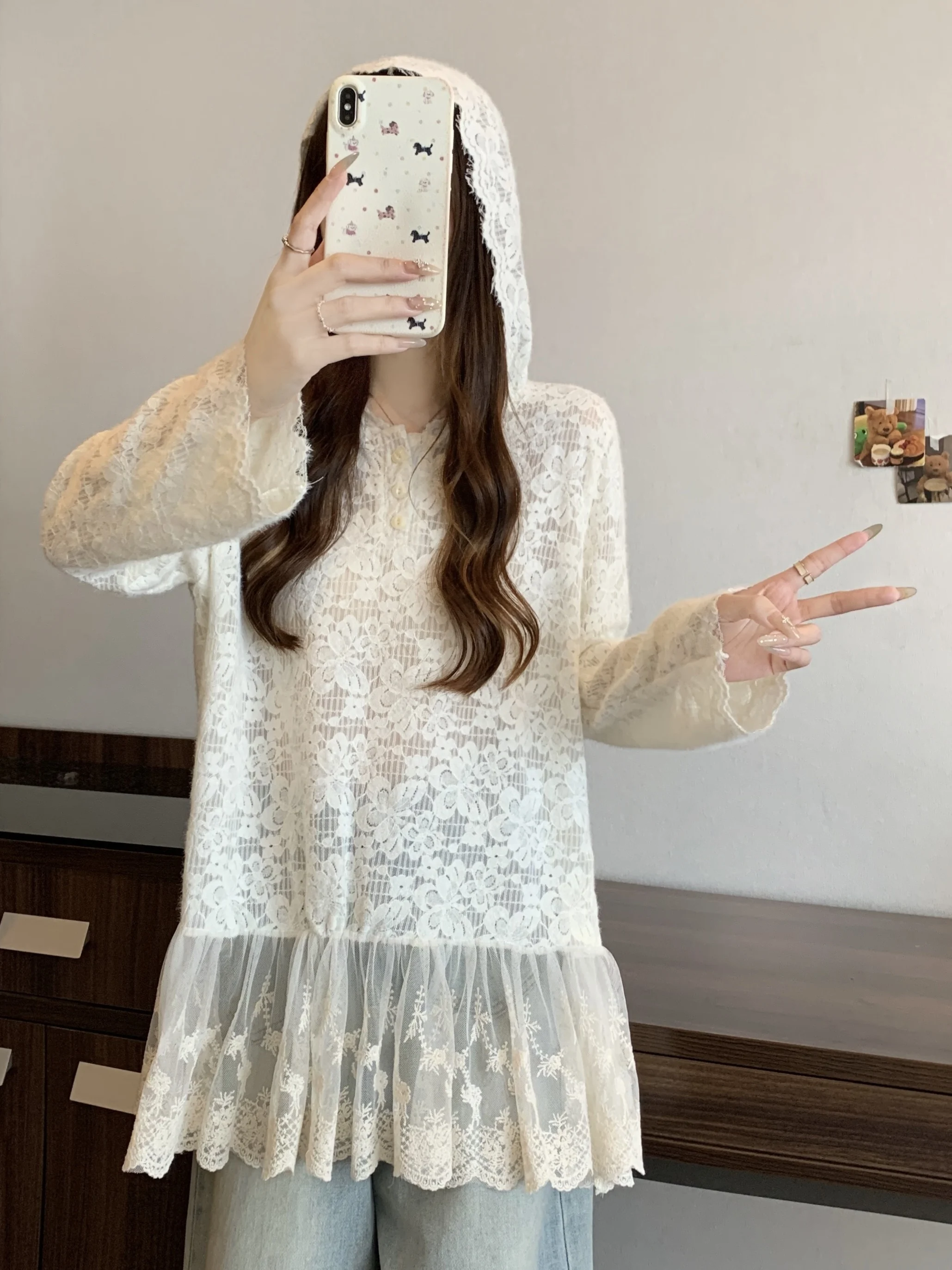 春夏の重ね着に悩む女性、どうやってtシャツを着こなすの？