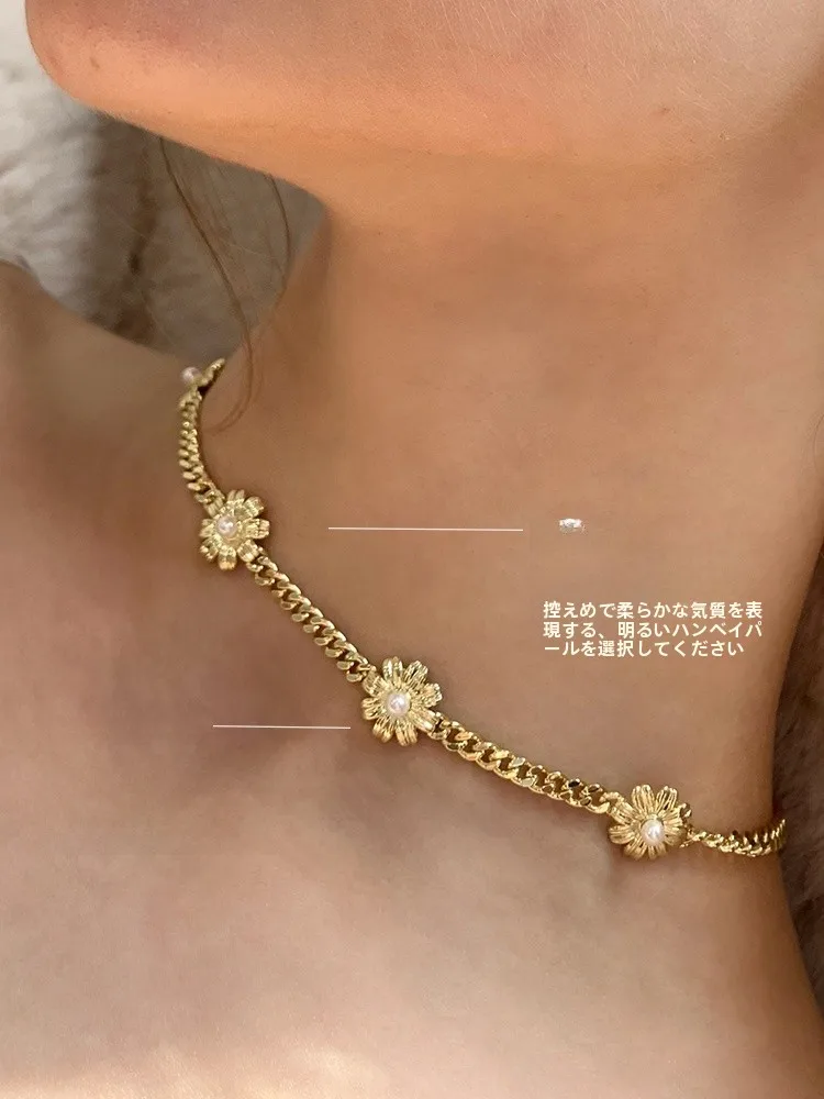 アフリカンデイジーのネックレス：オリジナルデザインで女性に贈る軽やかなロングネックレス