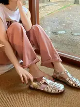 編み込みデザインのレディースローマサンダル【おしゃれなクロスストラップ・通勤・ビーチ用】