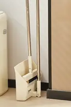 折りたたみ可能なクリーム色の掃除道具セット【スイーピングブラシ＆ほうき付き・家庭用・回転式】