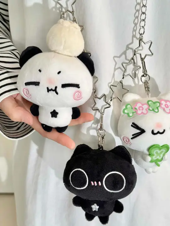 かわいいパンダの毛糸製キーホルダー【小さな卵のデザイン・ギフト用・オリジナル】