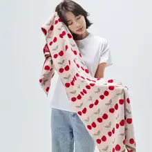 かわいらしいチェリー柄のコットンタオル【吸水性抜群・大人用・バス用】