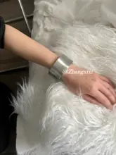 マットな質感のワイドバングル【小物デザイン・ビンテージ風・女性用】