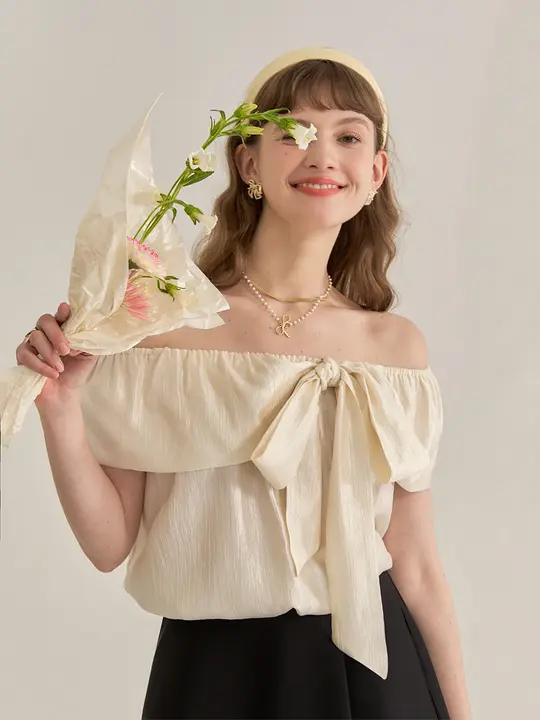 トップス レディース オフショルダー フリル 蝶結び タイ 上品 きれいめ 「Lycheerose」