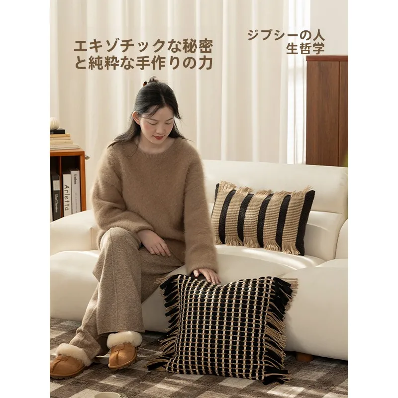 シンプルモダン リビング用クッション：リビングに馴染むおしゃれなインテリア雑貨の選び方