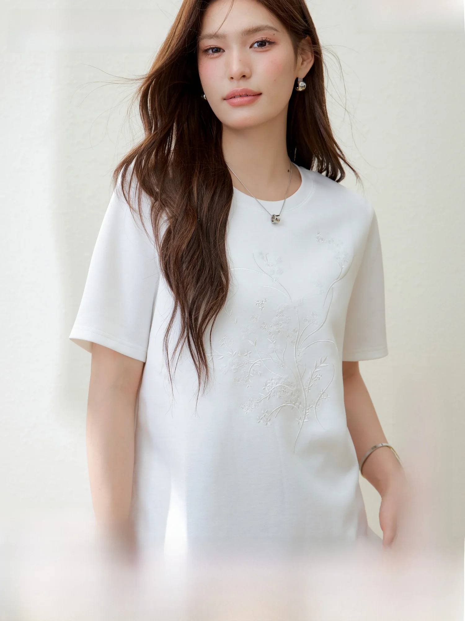 5000円のTシャツで通勤スタイルを変えるには？夏に最適な印花Tシャツの選び方を徹底解説