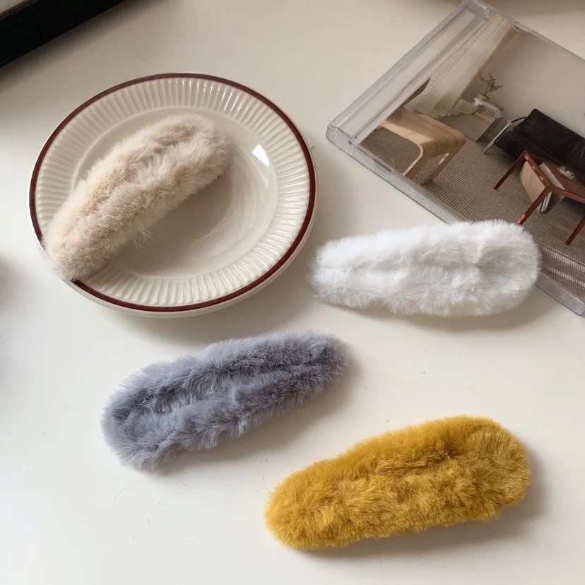 ポニーテール 生え際 に使える 柔らかいフェイクファー ヘアクリップの実用性と使い方