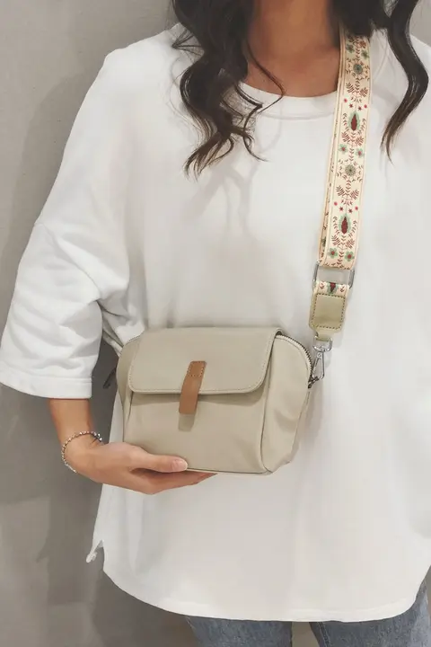 イン超人気の女性用スモールバッグ クロスボディバッグ2025 新しいスタイル