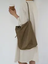 シンプルデザインのワンショルダー トートバッグ【軽量・高級感】