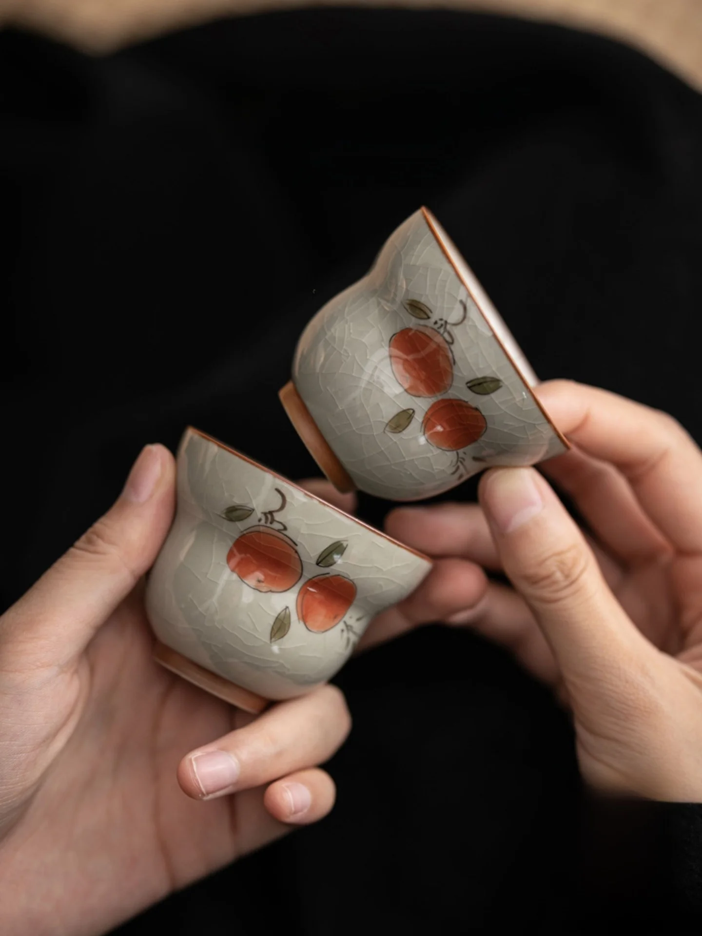 中華風陶製茶杯哥窑スタイル：おしゃれな功夫茶具の実用性とデザイン解析