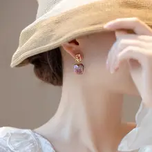 クラシックなバロック風の天然パールバックルピアス【エレガントデザイン・女性用】