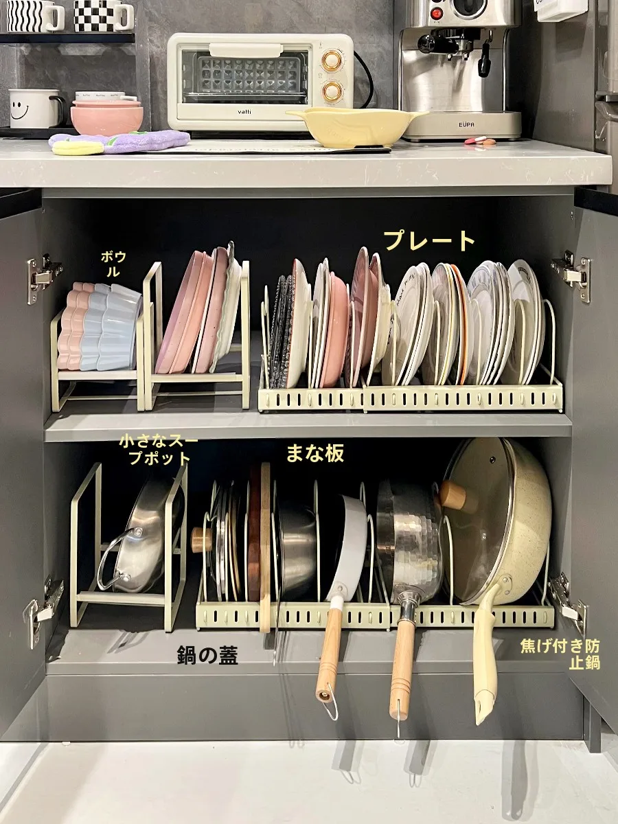 伸縮式お皿収納ラック：キッチンで効率的に皿や鍋蓋を収納する方法