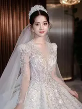 長袖Vネックデザインの花嫁用ウェディングドレス【フレンチスタイル・レトロ・大きなトレイン】
