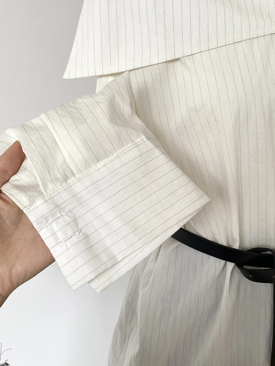 脇の匂い 服で防ぐための白い長袖シャツの実用性と設計分析