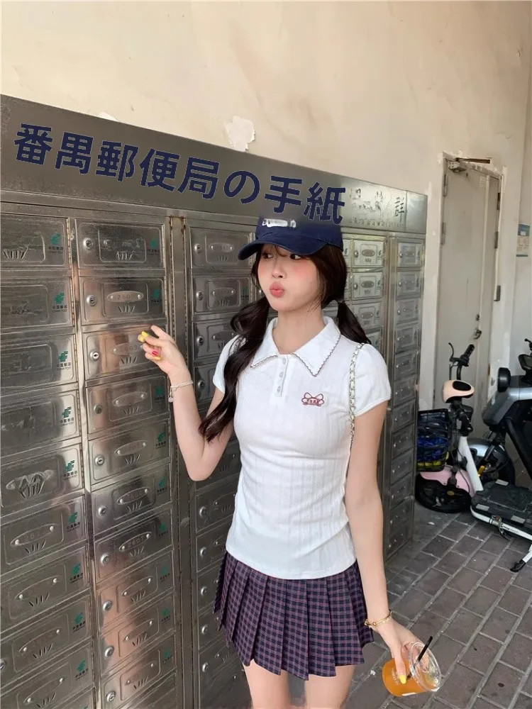 婦人用ポロシャツはどう選ぶ？学院風の白格子ポロシャツが、春から夏にかけての日常を彩る理由