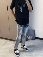 刺繍入り デニムパンツ【メンズ・カジュアル・フィット・ストレートレッグ】