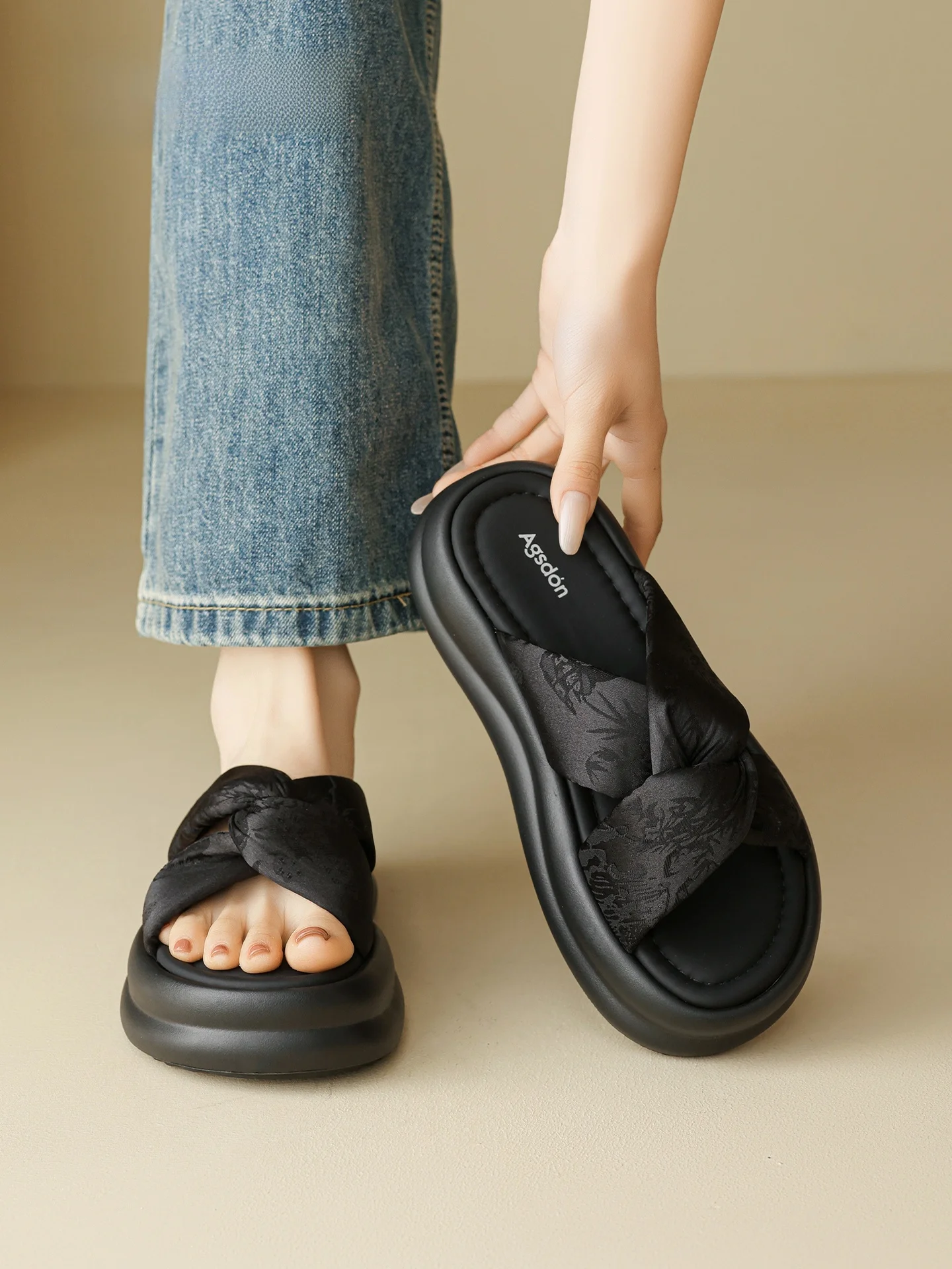 厚底サンダルが長時間歩いても疲れない理由：Agsdon/奥古狮登の快適性と足裏サポート