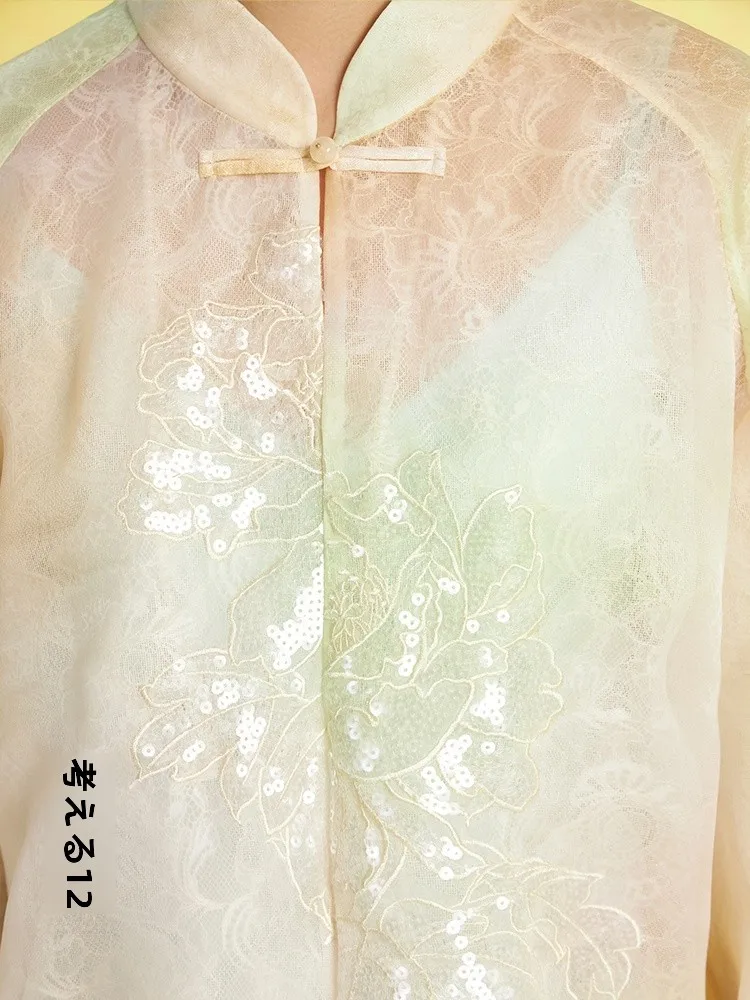 10月に着る服は、夏服とどう違う？国風のシルクブラウスが教えてくれる季節の選び方