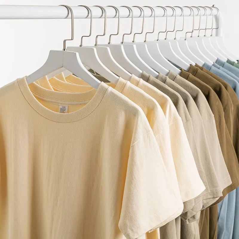 ヴィンテージ風コットンTシャツをハンガーにかける：デザイン、機能と実用性のバランス
