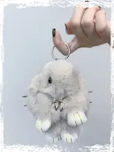 個性的な可愛いファーボールチャーム【鋲付き・キーチェーン・ギフト用】