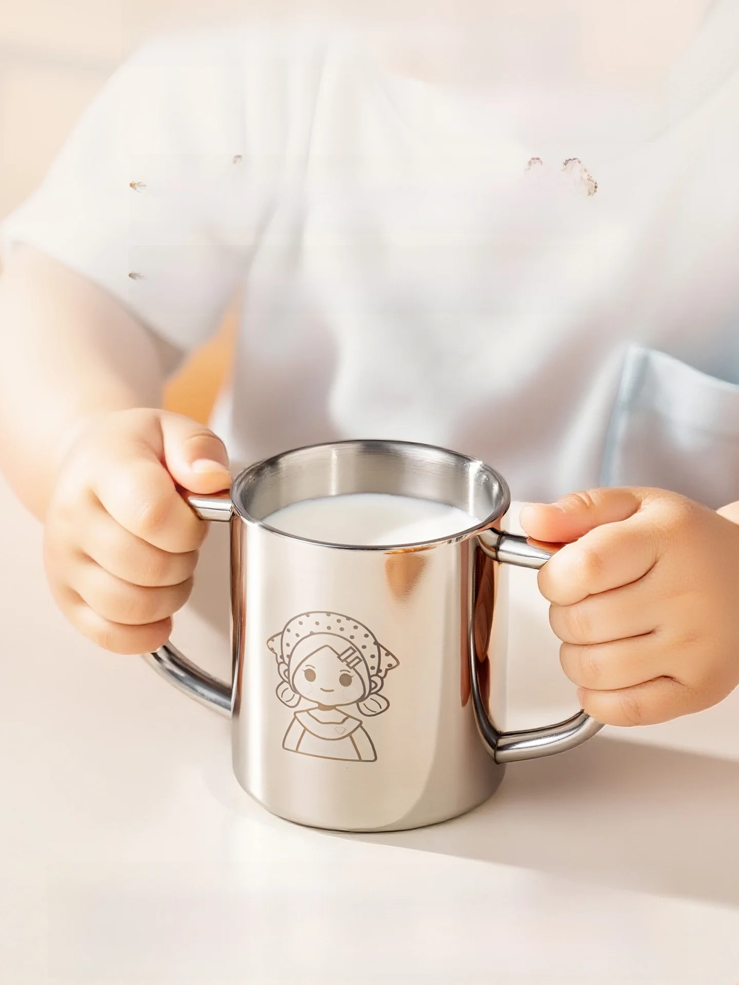 こぼれないコップ 2歳向け ダブルハンドルミルクカップの実用性と安全性