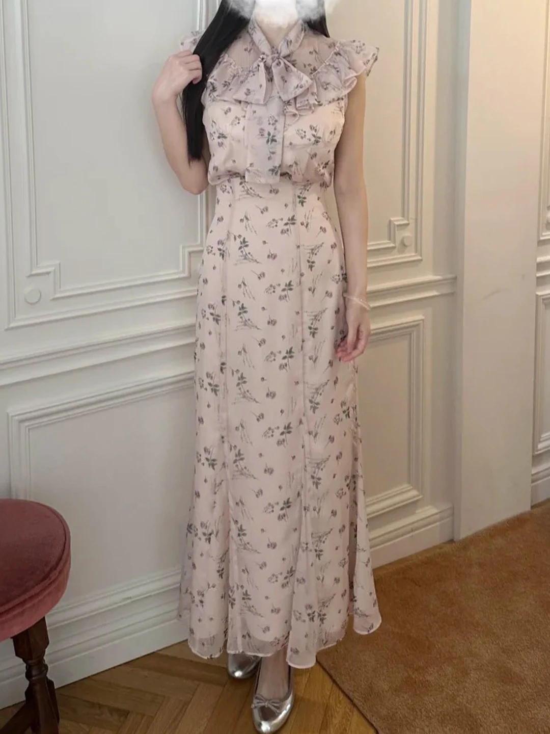 甘美なフラワープリントのフィッシュテールスカート：綺麗めな格好を実現する日系スカートのスタイルガイド