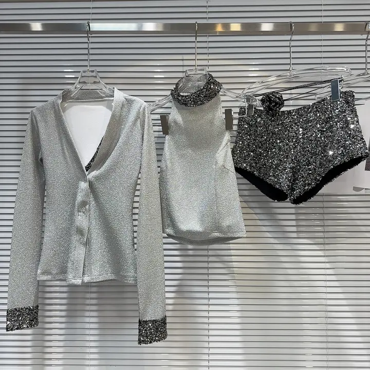 名媛風  Vネックのスパンコールジャケット【ノースリーブトップス・花柄ショートパンツ】（セットアップ対応）