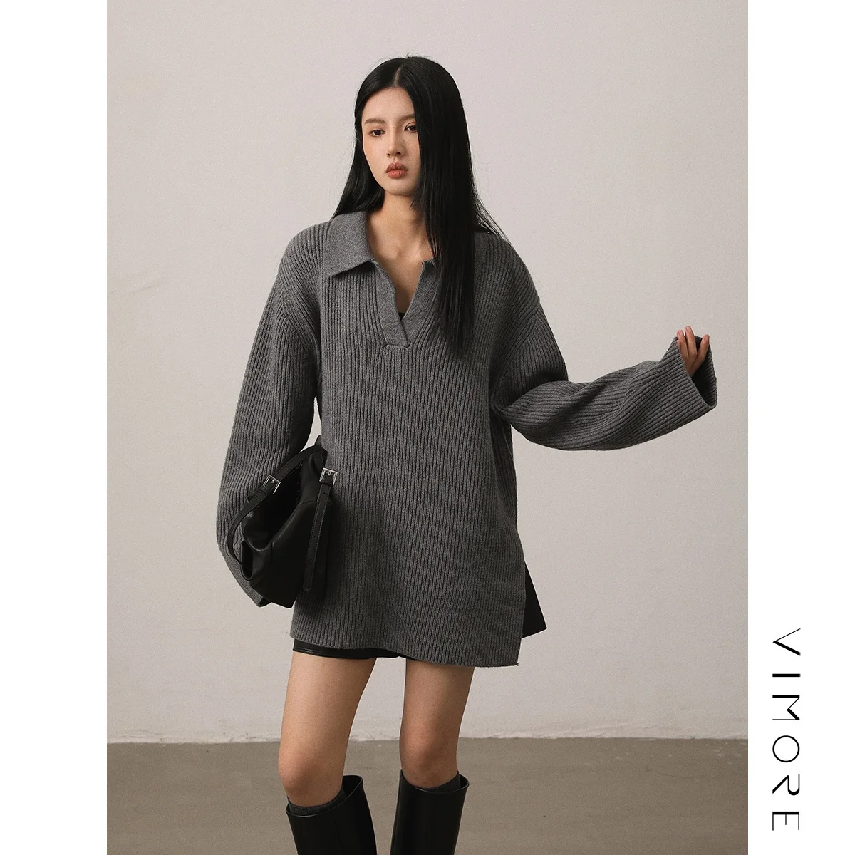 大人可愛い服 50代コーデ 完全ガイド｜小Vネック・全羊毛製セーターの選び方と実際の着こなし