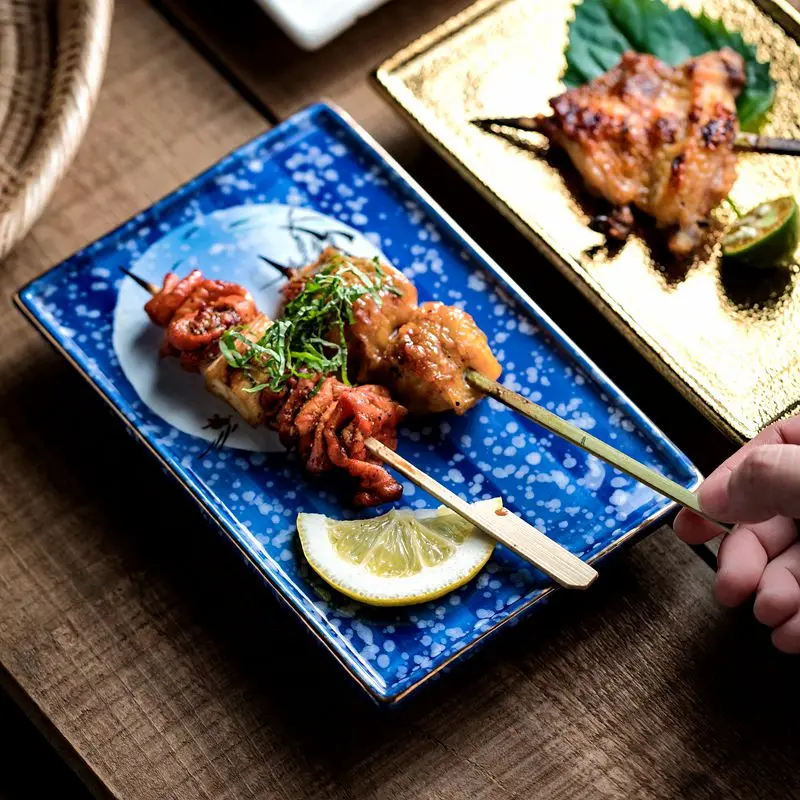 皿 焼鳥 刺身 寿司 懐石料理 陶器 長方皿：京都と東京の和食店で見られる伝統的プレートの実態