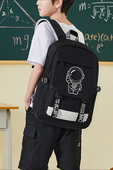 ファッショナブルな学生用大容量リュックサック【男女兼用・個性的デザイン】