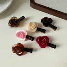 ローズデザインの小さなヘアクリップ【アセテート製・ビンテージ風・金色マーク付き】