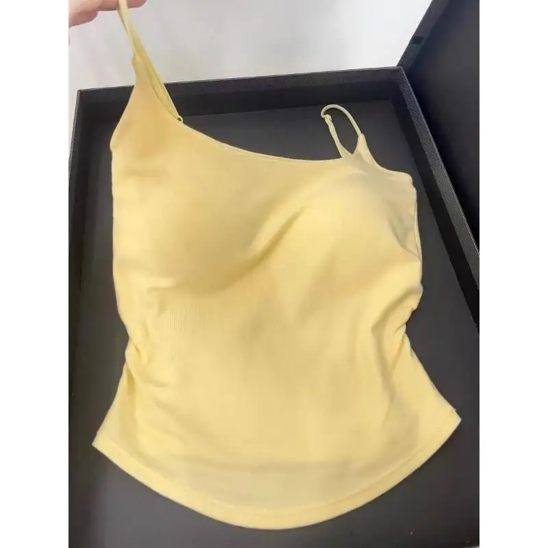 胸が大きいTシャツは、本当に着られるのか？夏の通勤スタイルを救う1つのアイテムとは