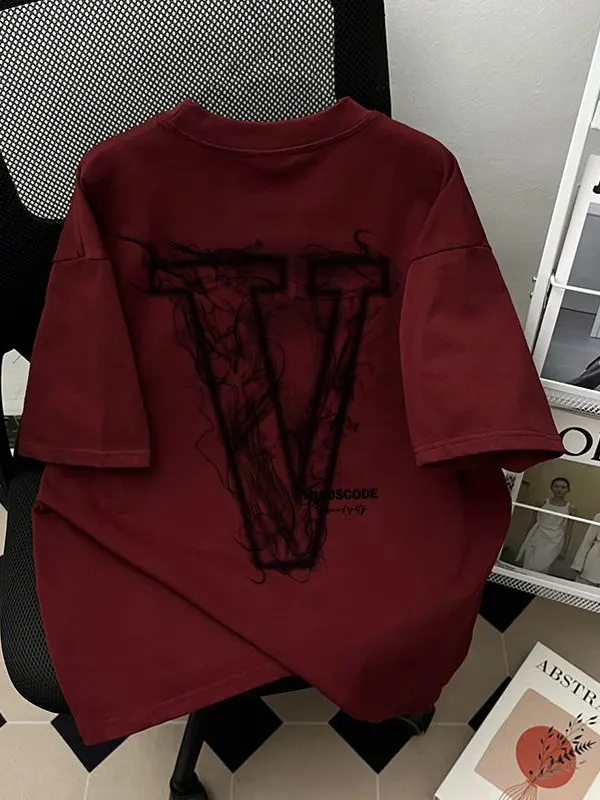バックプリントTシャツはどんなのがおすすめ？実際の使い方と選び方を徹底解説