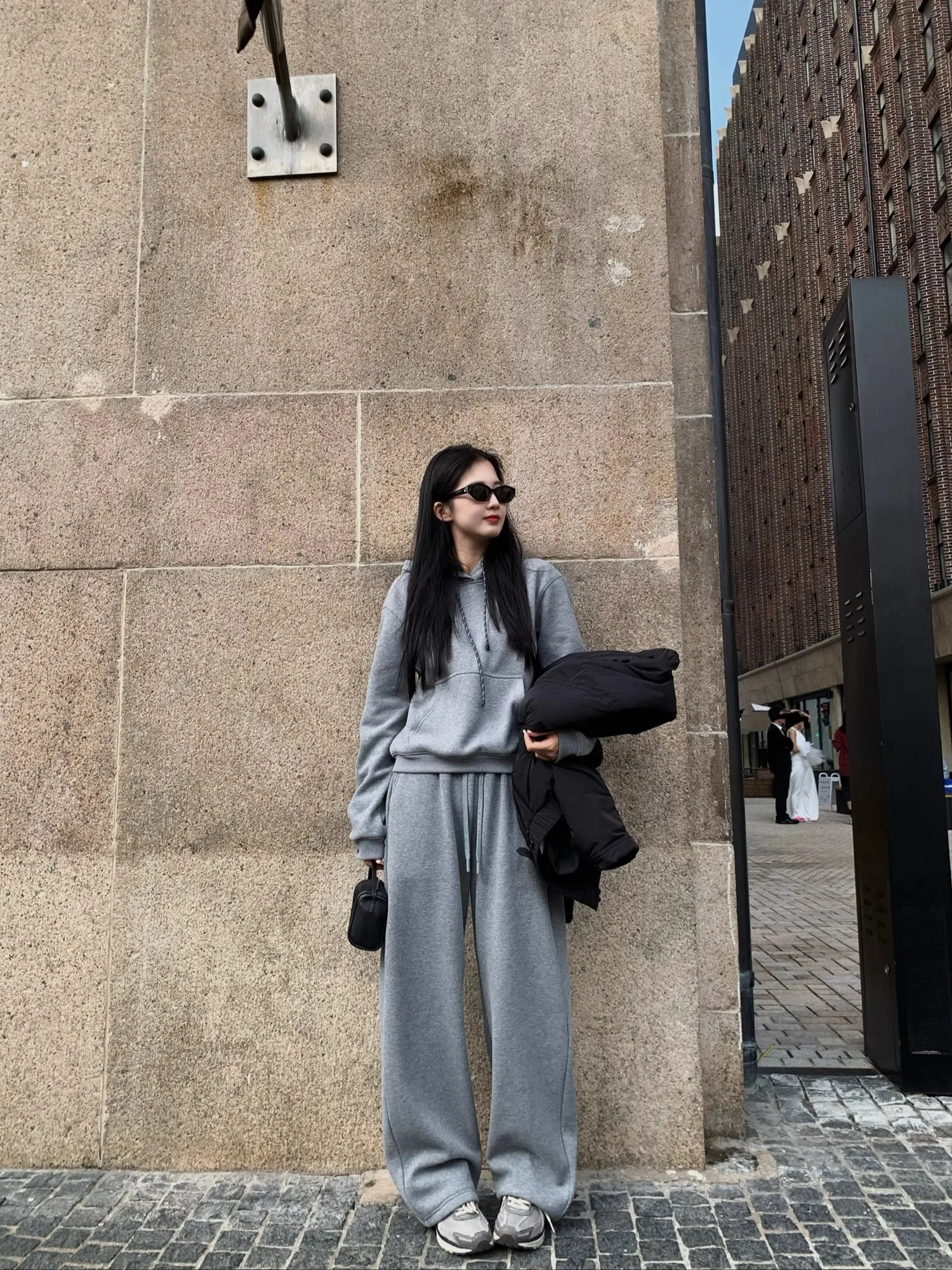 小君君布兰妮の高克加绒パーカー女性用セットアップ：冬のカジュアルスタイルを実現