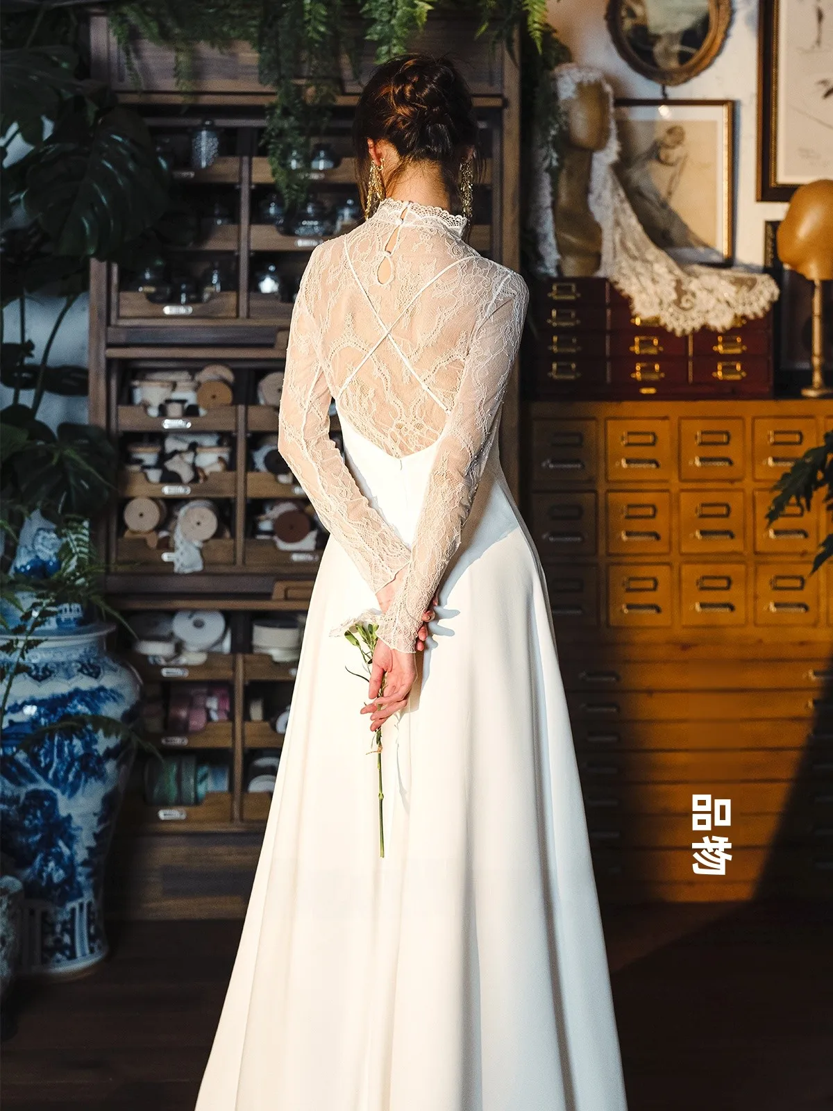 結婚式に着る白ブラウスは本当に必要？その選び方と、今最 もおすすめのアイテムとは