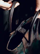 新中式デザインのハンドバッグ【香云纱・国風・羽根付き】